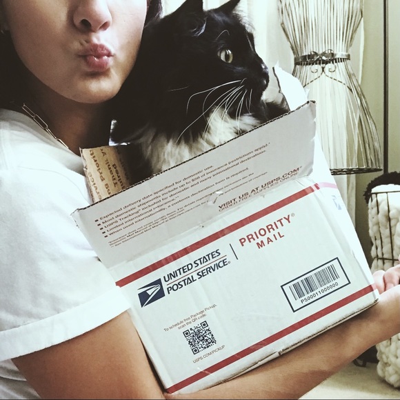 A Little Boston Posher - Top Rated Seller, Posh Ambassador, and Fast Shipper! - Picture 1 of 4